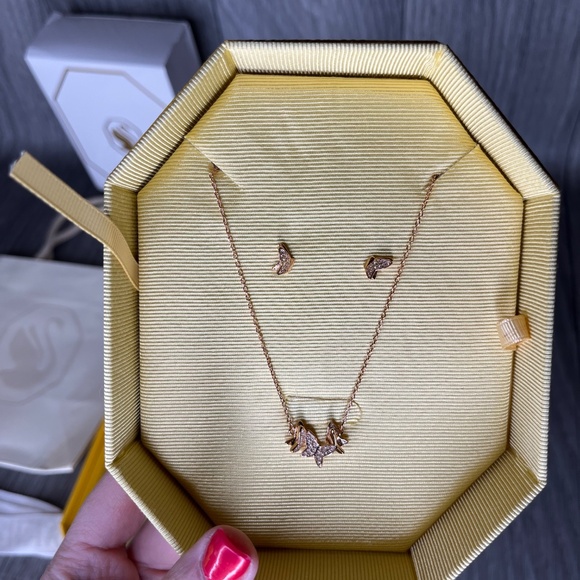 Glinda butterfly Swarovski rose gold plated necklace and earring set wicked - Picture 4 of 13